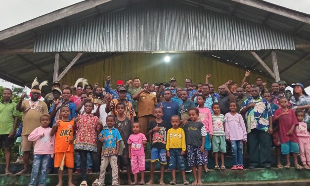 Pemda Maybrat Serahkan Bantuan Dana Rp1,3 Miliar kepada Panitia Pembangunan dan Peresmian Gereja Stasi St. Yohanis Rasul Konja