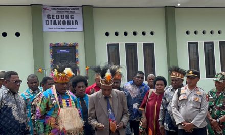 Wakil Bupati Maybrat Resmikan Gedung Diakonia GPI Jalan Suci Jemaat Antokia Yukase