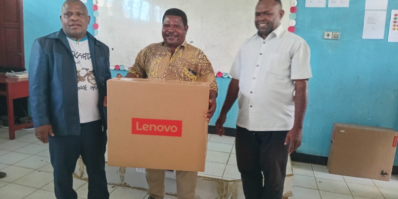 Kepala Sekolah SD YPPK St. Agustinus Mosun Apresiasi Bantuan Komputer dan Printer dari LPEC Papua Barat Daya