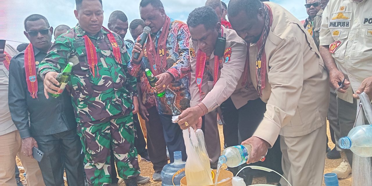 Pemusnahan Minuman Keras di Lingkup Pemda Maybrat, Ini Komitmen Bupati: Alkohol Tidak Boleh Masuk dari Sorong ke Maybrat