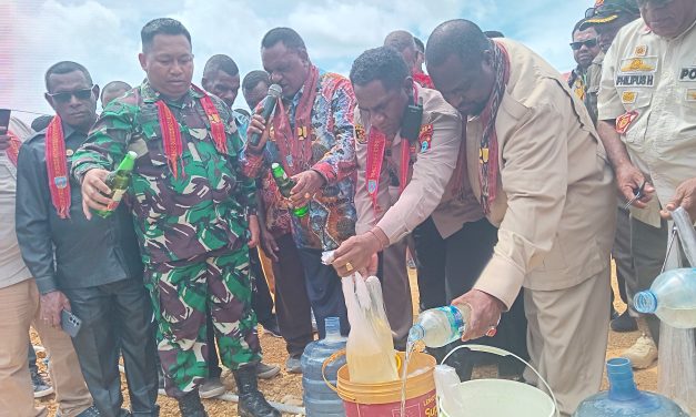 Pemusnahan Minuman Keras di Lingkup Pemda Maybrat, Ini Komitmen Bupati: Alkohol Tidak Boleh Masuk dari Sorong ke Maybrat