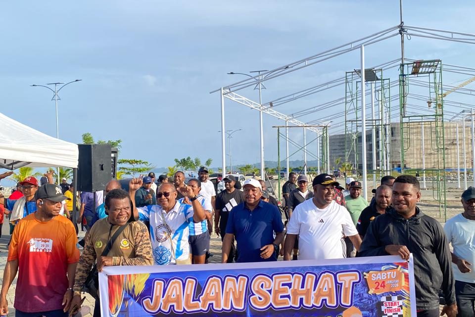 Wakil Bupati Maybrat Ferdinando Solossa Hadiri Kegiatan Jalan Santai Jelang Lepas Sambut dan Kongres I Kota Studi Hollandia Jayapura