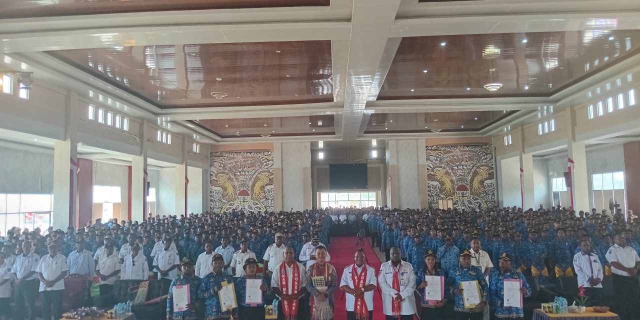 Peristiwa Hari Ini Paling Berharga, Bupati Maybrat Serahkan SK CPNS dan PPPK di Lingkup Pemda Maybrat