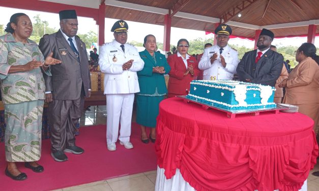 Bupati Maybrat Jadi Inspektur Upacara HUT ke-17 Kabupaten Maybrat