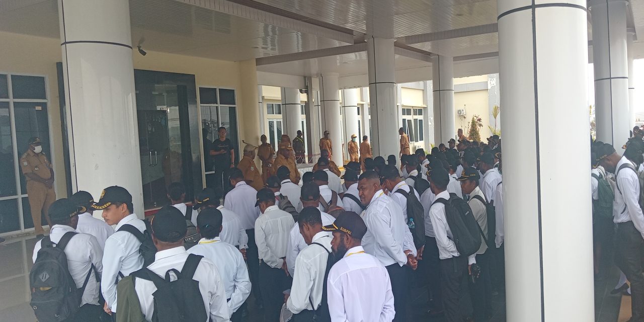 Usai Apel Gabungan, Sekda Maybrat Tekankan Disiplin dan Integritas kepada Peserta Latsar